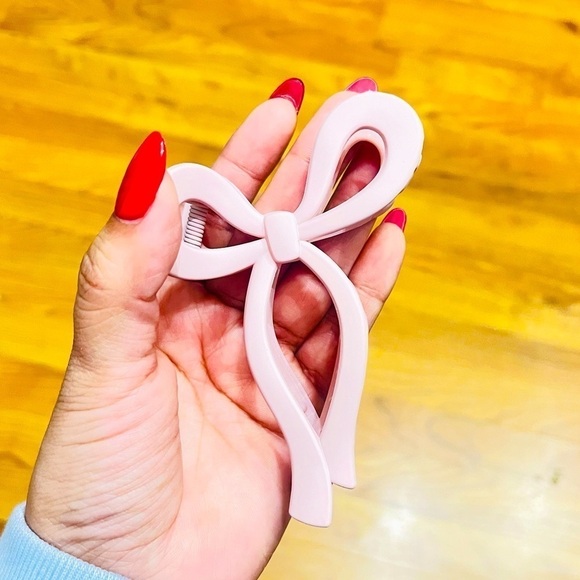 Powder pink draped bow hair clip - Picture 1 of 3